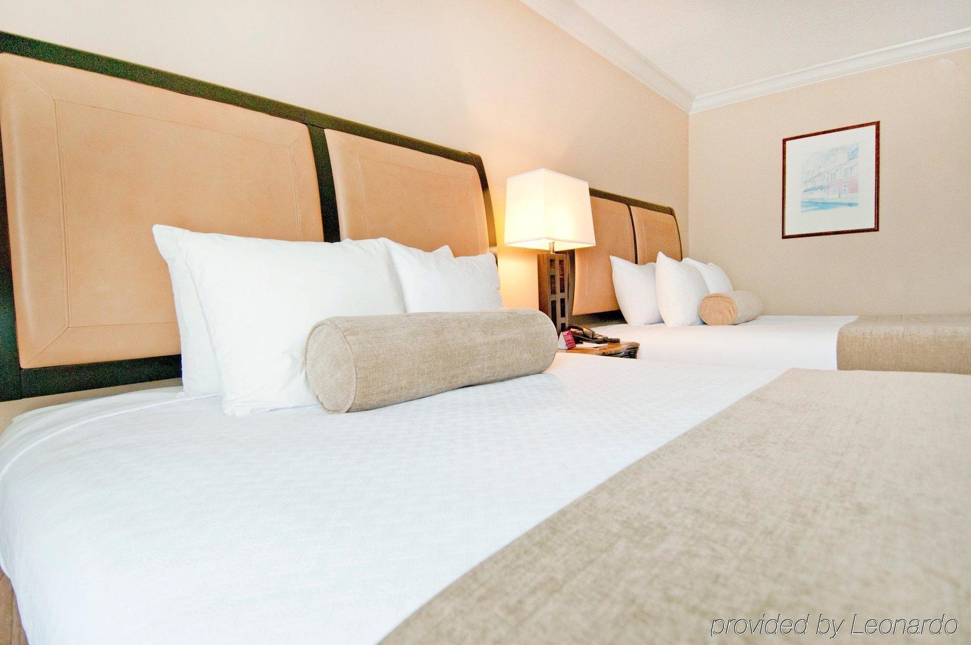 Crowne Plaza Pensacola Grand Hotel Ngoại thất bức ảnh